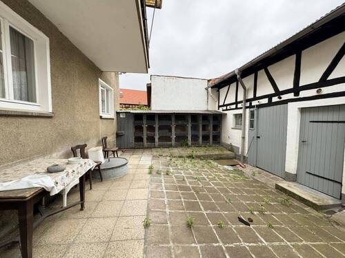 Hofansicht - 6 Zimmer Einfamilienhaus in Rauschwitz
