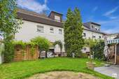Hausansicht Gartenbereich - ***Platz zum Ankommen! Dachgeschoss - 3 ZKB in familiärem 4-Familienhaus in Brühl***