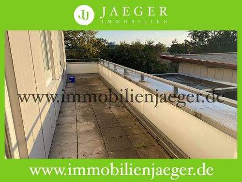 Balkon links - Norderstedt - Kohfurth 2.Hausreihe - sonniges Penthouse mit Balkonterrasse - 2x Bäder - TG-Platz