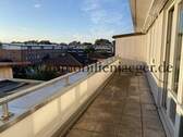 Balkon rechts - 3 Zimmer Etagenwohnung zur Miete in Norderstedt