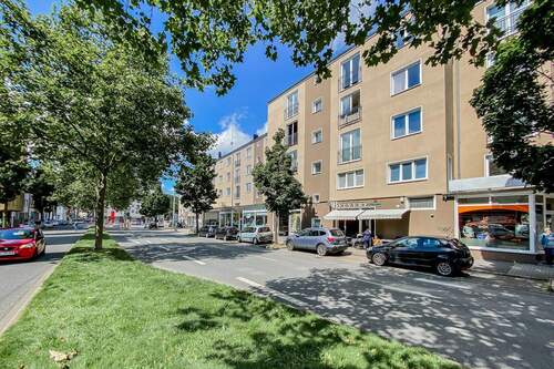 Hausansicht - 2,5 Zimmer - zentrale Lage - Terrasse