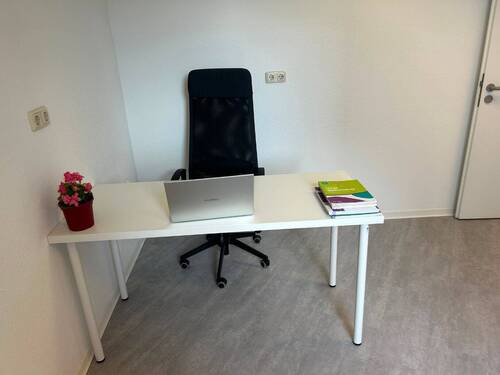 Schreibtischplatz 1 - Zentrale, ruhige Schreibtischplätze in Bielefeld - 6 Plätze, 300€Monat.