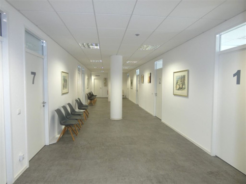  Modernisierte Facharzt-Praxisräume - Einfamilienhaus zum Kaufen in Neustadt