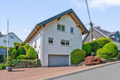 Titelbild - #KOMINOS IMMOBILIEN# Freistehendes Einfamilienhaus in Lennestadt