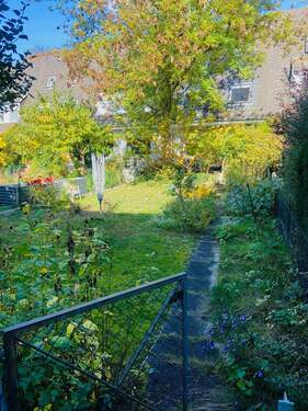 Garten Südseite.jpg - *Großzügiges Reihenmittelhaus mit Garten*Nutzfläche 205m²