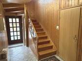 Eingangsbereich mit Treppe ins OG - 