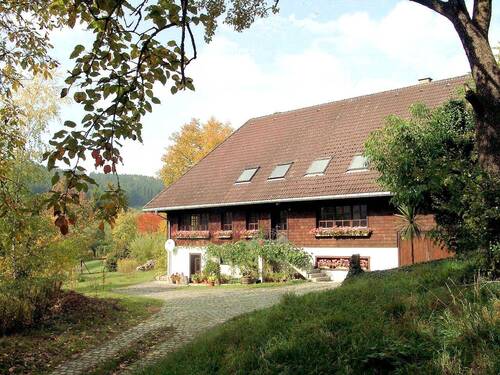 Aussenansicht gesamt.jpg - Charmantes Schwarzwaldhaus mitten in der Natur