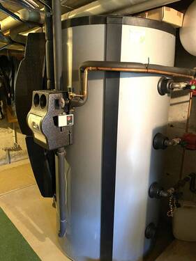 Wärmezentrale mit Solarthermie.jpg - 