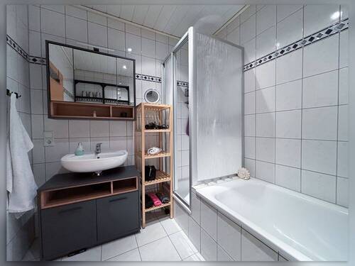 Badezimmer im Dachgeschoss - 