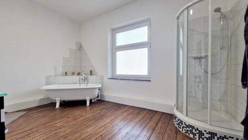 Badezimmer (1. OG) - 