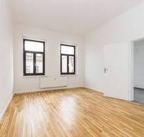 Renovierte Altbauwohnung mit zwei Zimmern, Balkon und hochwertigem Dusch- und Wannenbad - Leipzig Gohlis-Süd