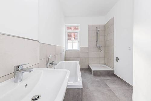 Baugleiche Wohnung - Badezimmer - 