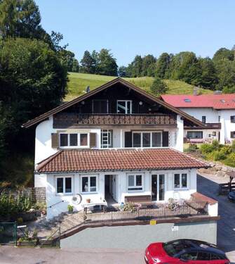 Hausansicht - Moderne 3-Zimmer-Maisionette-Wohnung in ruhiger Lage von Bad Kohlgrub!