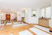 großes Zimmer zur Straße - Wohnung im charmanten Blumenviertel