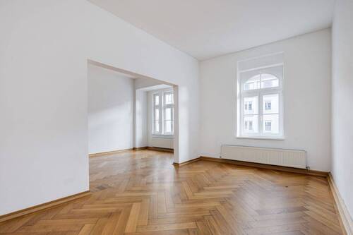 Wohnbereich - Sonnige 5-Zimmer-Balkon-Altbau-Wohnung nähe Wiener Platz!