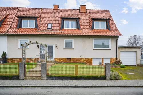 Vorderseite - Ruhig gelegenes Zweifamilien-Doppelhaus - Ideal für Familie oder Mehrgenerationenwohnen