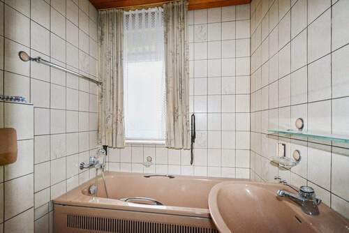 Bad EG - Mehrfamilienhaus, Wohnhaus mit 210,00 m&sup2; in Schauenburg / Elgershausen zum Kaufen