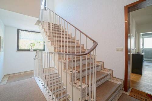 Treppenhaus - 3 Zimmer Etagenwohnung zur Miete in Mülheim an der Ruhr