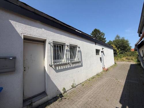 Nebeneingang Zufahrt rückwärtiger Bereich - 