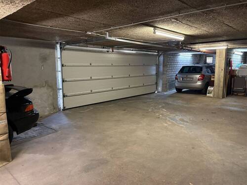 Tiefgarage nebst Stellplatz - 