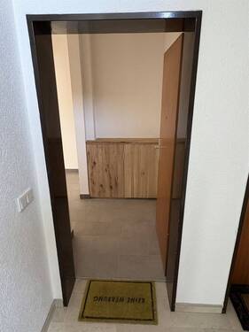 Eingangtür zur Wohnung - Etagenwohnung mit 95,00 m&sup2; in Korschenbroich zum Kaufen