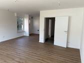 Wohnzimmer, Blick zur offenen - 