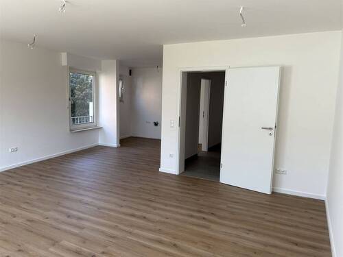 Wohnzimmer, Blick zur offenen - 