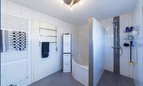 Bad - 7 Zimmer Einfamilienhaus zur Miete in 78194 Immendingen