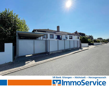 Bild 1 - Geräumiges Einfamilienhaus im Bungalowstil - hochwertig ausgestattet - mit Pool und großem Garten