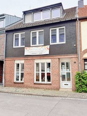 Frontansicht Straße - 