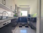 Küche - Eben leben im Grünen: 3 Zimmer, Balkon & Garage
