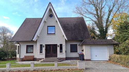 Vorderansicht - 4 Zimmer Mehrfamilienhaus, Wohnhaus zum Kaufen in Varel