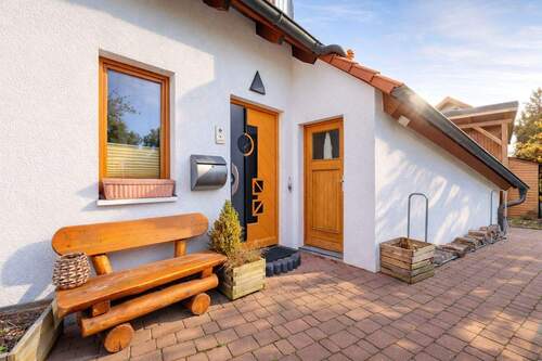 Hauseingang - 1 Zimmer Mehrfamilienhaus, Wohnhaus in Börßum