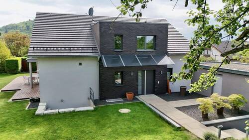 Haupteingang auf der Ostseite - 6 Zimmer Mehrfamilienhaus, Wohnhaus in Weilheim an der Teck