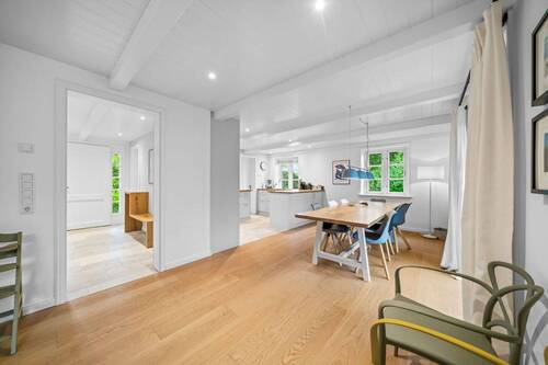 Blick zur Küche mit Eßtisch - Einfamilienhaus mit 145,00 m&sup2; in Nieblum zum Kaufen