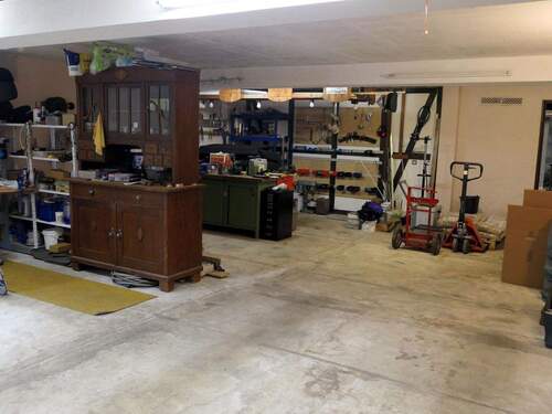 Große Garage mit Werkstatt - 