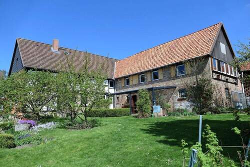 Hausansicht Garten - Haus in Einbeck, OT Naensen, zu verkaufen