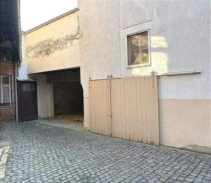 Hof mit Garage - 