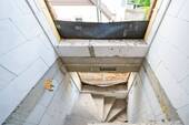 Viel Licht durch große Fenster - 