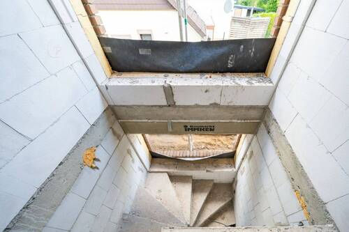 Viel Licht durch große Fenster - 