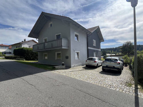 Platz im und ums Haus - Mehrfamilienhaus, Wohnhaus mit 166,00 m² in Haidmühle zum Kaufen