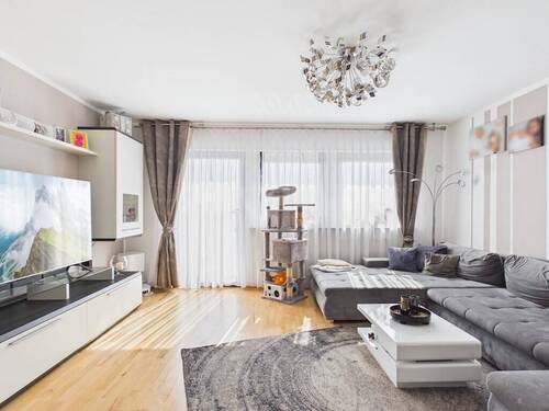 Titelbild - Große, sonnige 4 ZKB Wohnung im 1. OG mit herrlichem Balkon-Weitblick und Garten