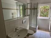 Badezimmer mit Dusche - Etagenwohnung mit 138,00 m² in Berlin zum Kaufen