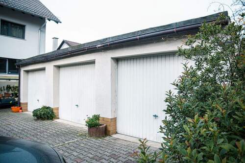 Garagen - Mehrfamilienhaus, Wohnhaus mit 306,00 m² in Ellerstadt zum Kaufen