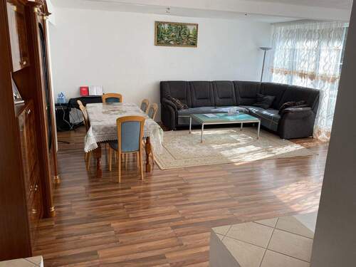 Wohnzimmer - 7 Zimmer Einfamilienhaus in Rosenheim