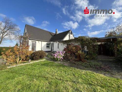 Titelbild - Renovierungsbedürftiges Einfamilienhaus mit Garage und großem Süd-Grundstück