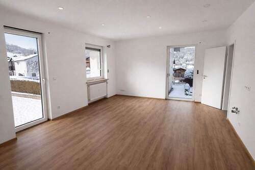 Küche / Esszimmer 1 - 2,5-Zimmer-Wohnung (1. OG), 2023 kernsaniert, mit großem Westbalkon - OT Westerham - ab 01.04.2026
