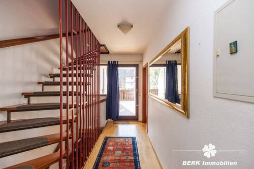 Flur 1.OG - 6 Zimmer Einfamilienhaus zum Kaufen in Stockstadt