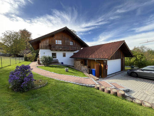 angelegter Garten - Einfamilienhaus mit 182,00 m² in Grafenau zum Kaufen