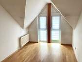Zimmer im Dachgeschoss - 